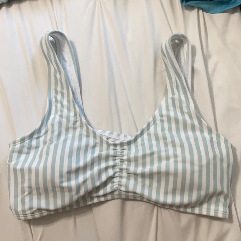 Hollister top